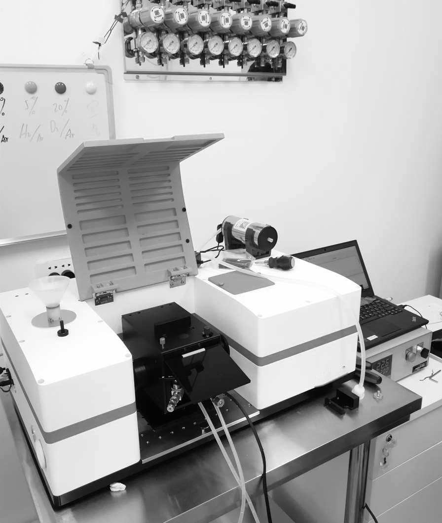 FI-RXF100-R FTIR spectrometer with an in-situ diffuse reflectance cell and temperature controller in a university laboratory